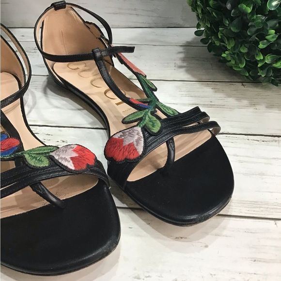 Black Gucci Floral Emblemed Sandals size 39 - Picture 5 of 10